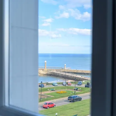 The Sandbeck, Commondale * ويتبي